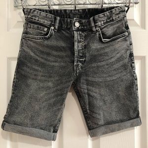 Men’s Slim Fit Shorts in Acid Wash